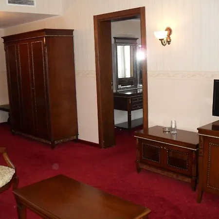 Hanat セインツ・コンスタンティン＆ヘレナ